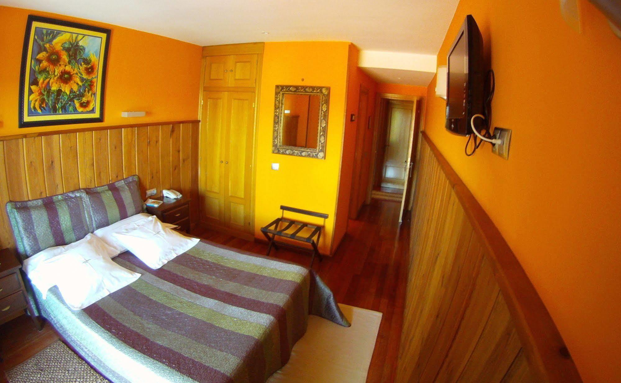 Hotel Rural Cuartamenteru Poo De Llanes Bagian luar foto